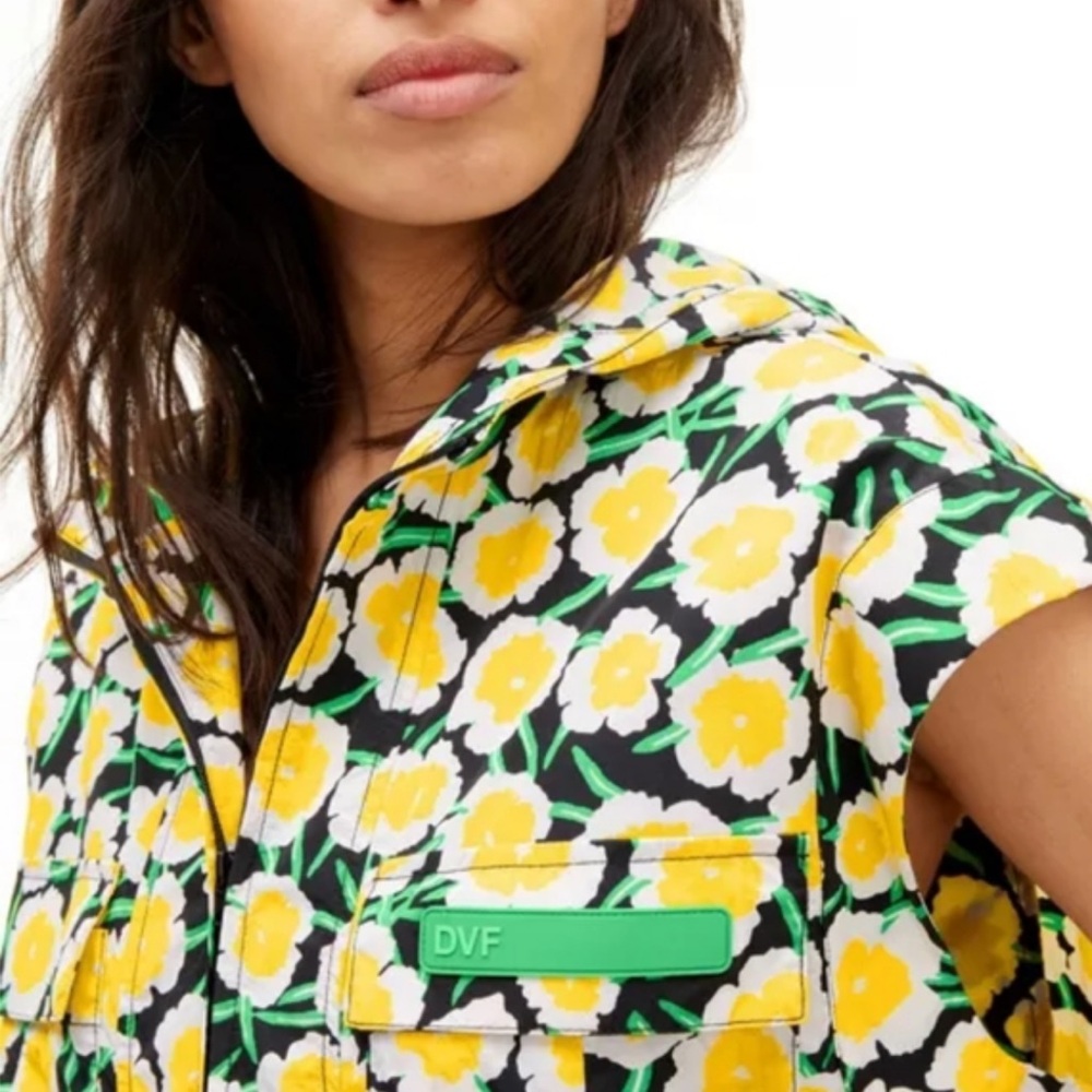 New without tags, Diane Von Furstenberg Target Packable Yellow Poppy Hooded Vest - Picture 3 of 9